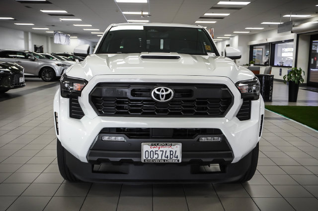 Used 2024 Toyota Tacoma TRD Sport w/ TRD Sport Upgrade Package AWD/4WD image 4