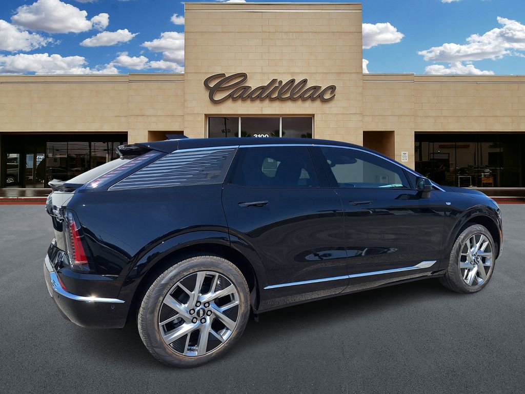 New 2025 Cadillac Optiq Luxury 2 image 3