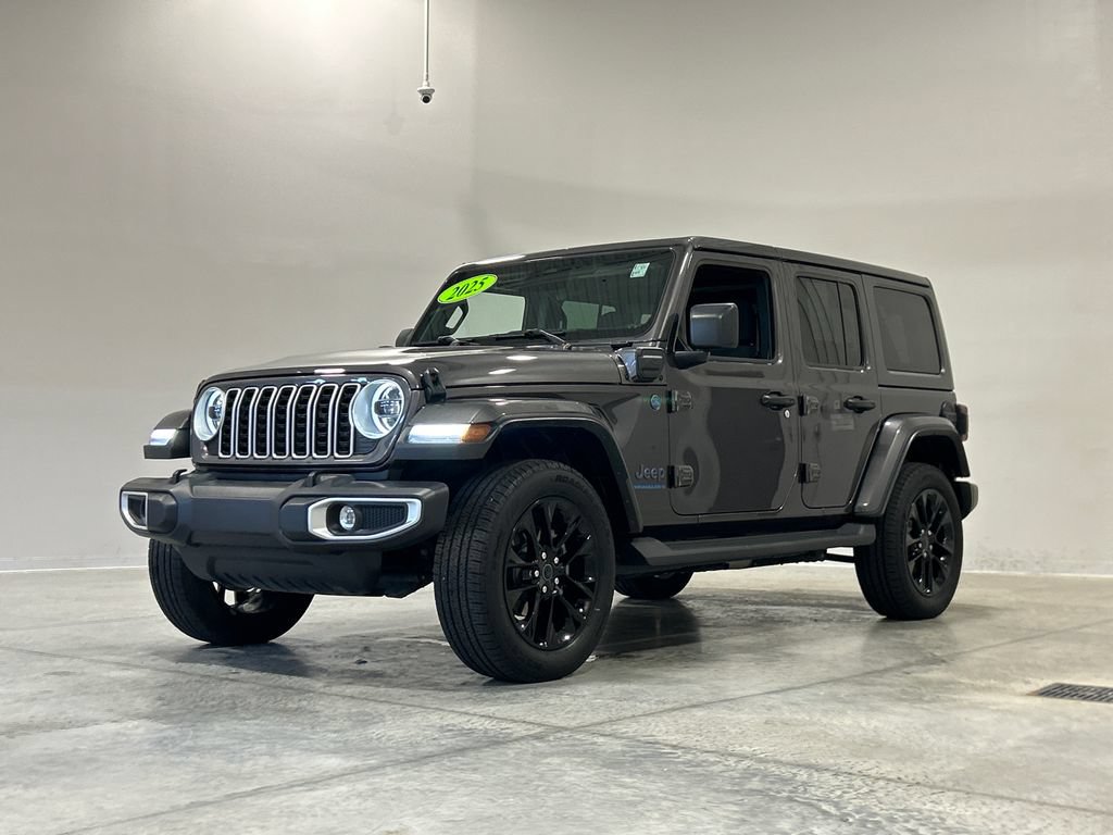 Used 2025 Jeep Wrangler Unlimited Sahara AWD/4WD image 2