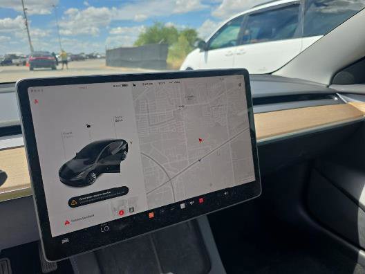 Used 2022 Tesla Model 3 Standard Range image 10