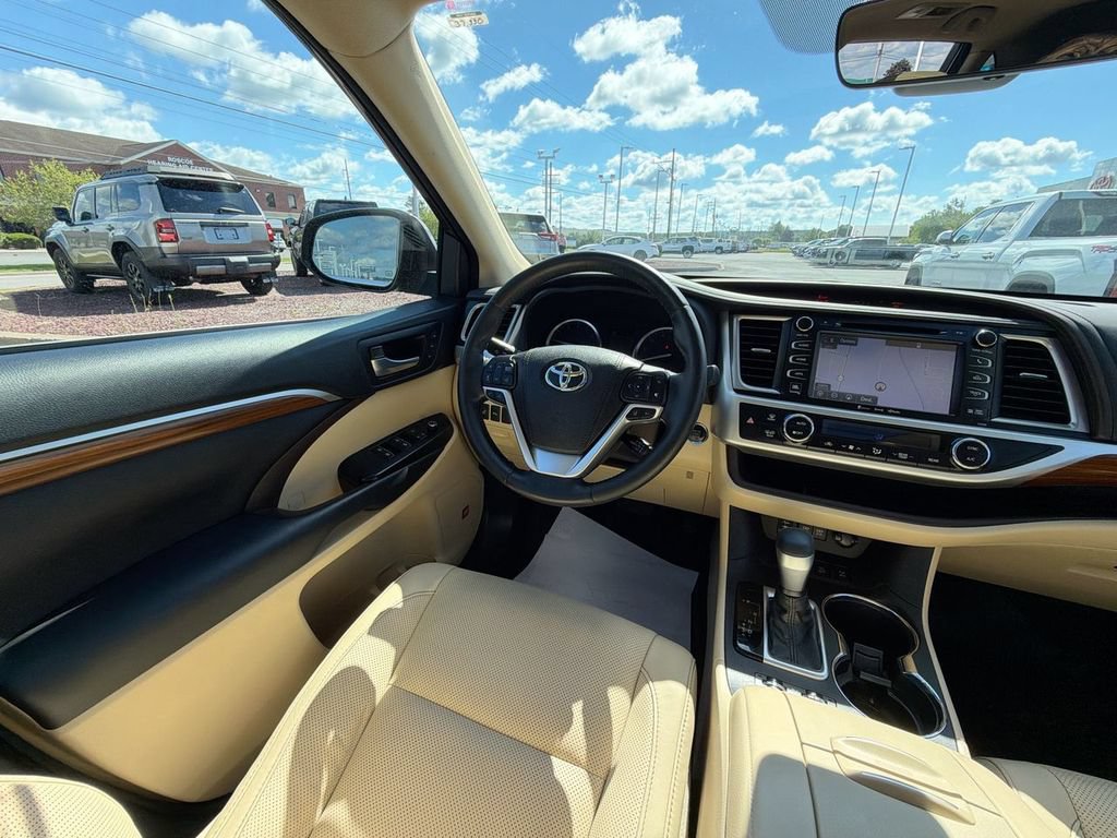 Used 2018 Toyota Highlander Limited Platinum w/ Protection Package #3 AWD/4WD image 15