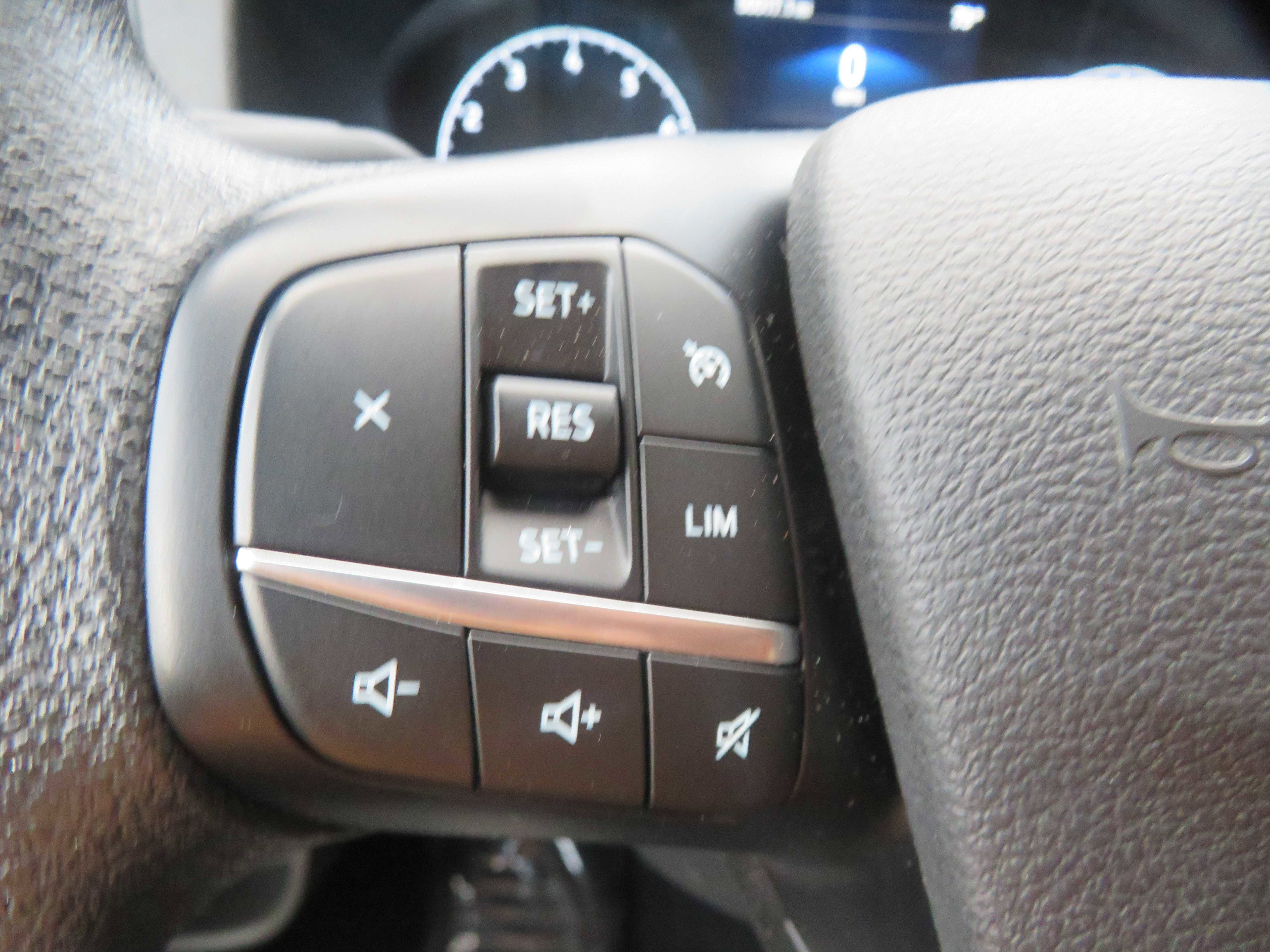 Used 2023 Ford Transit 350 XLT image 39