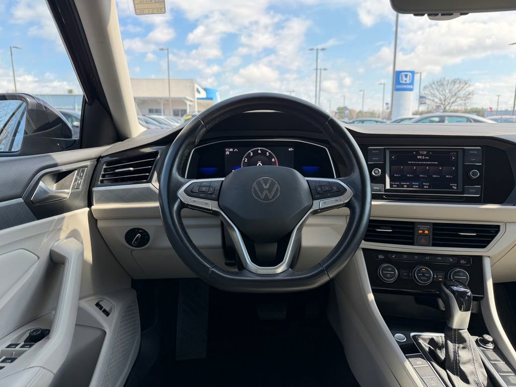 Used 2022 Volkswagen Jetta SE image 19