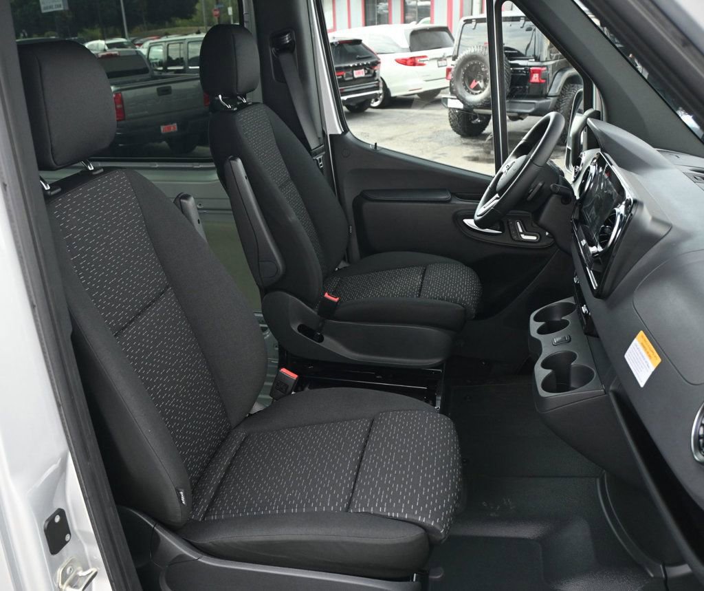 Used 2022 Mercedes-Benz Sprinter 2500 image 16