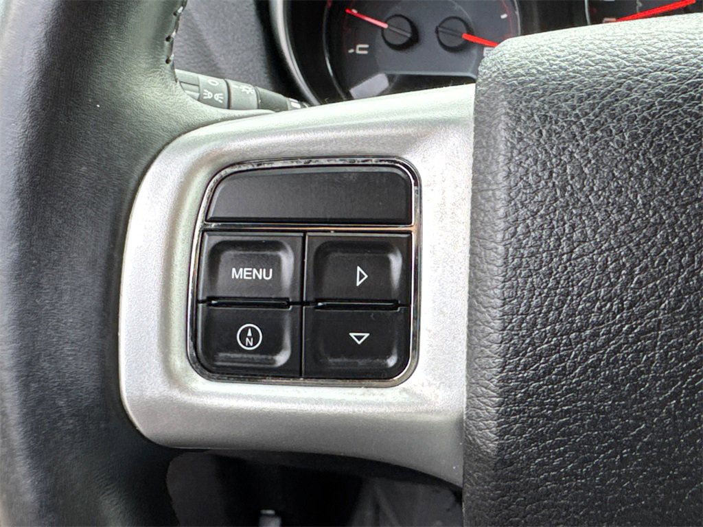 Used 2013 Dodge Avenger SXT image 31