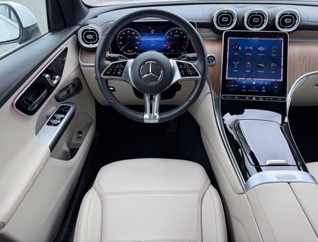 Used 2023 Mercedes-Benz GLC 300 4MATIC image 12