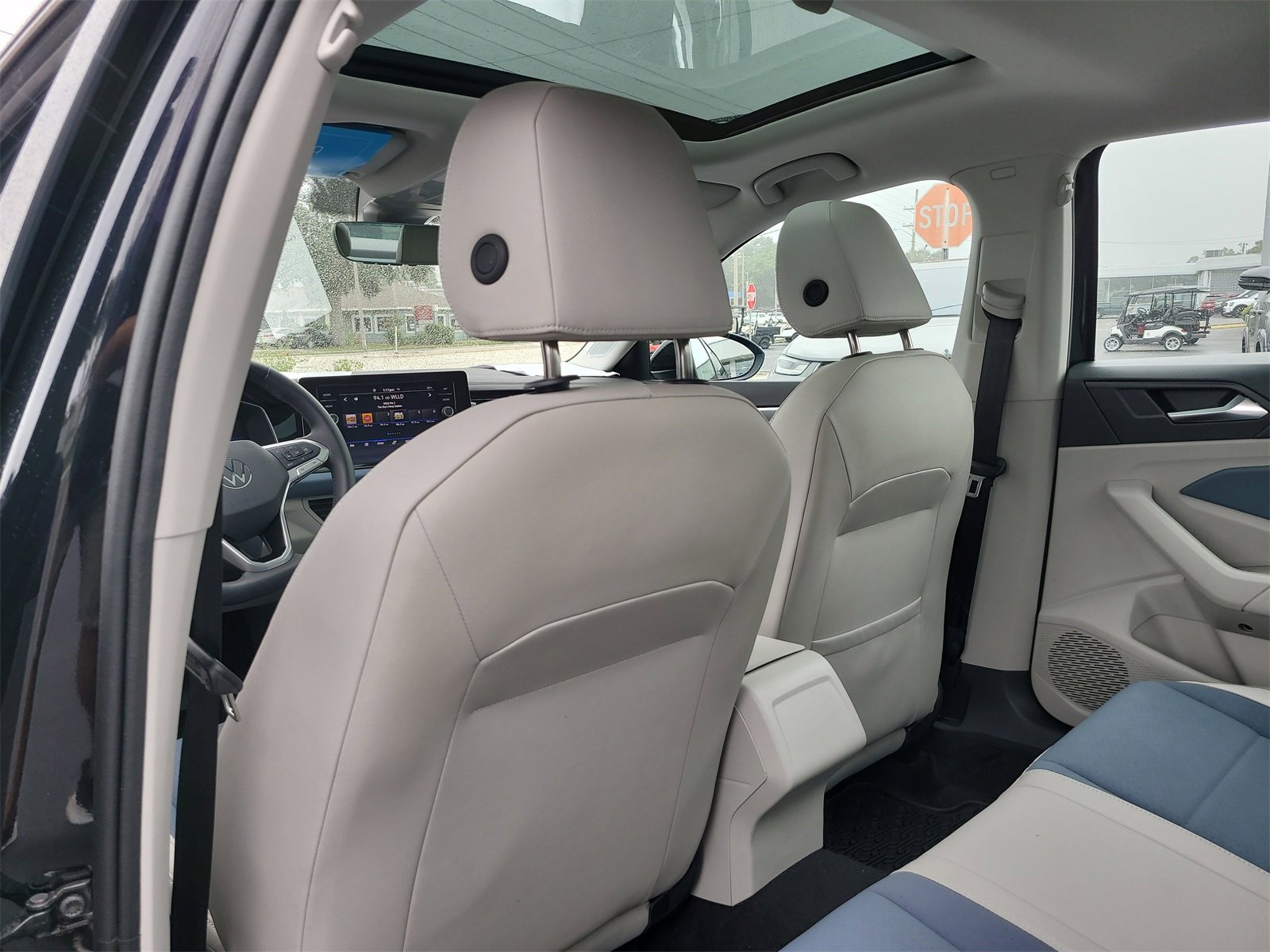 Certified 2025 Volkswagen Jetta SE image 12