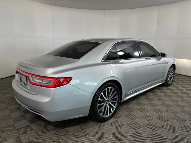 Used 2017 Lincoln Continental Select image 3