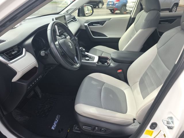 Used 2020 Toyota RAV4 Limited image 9