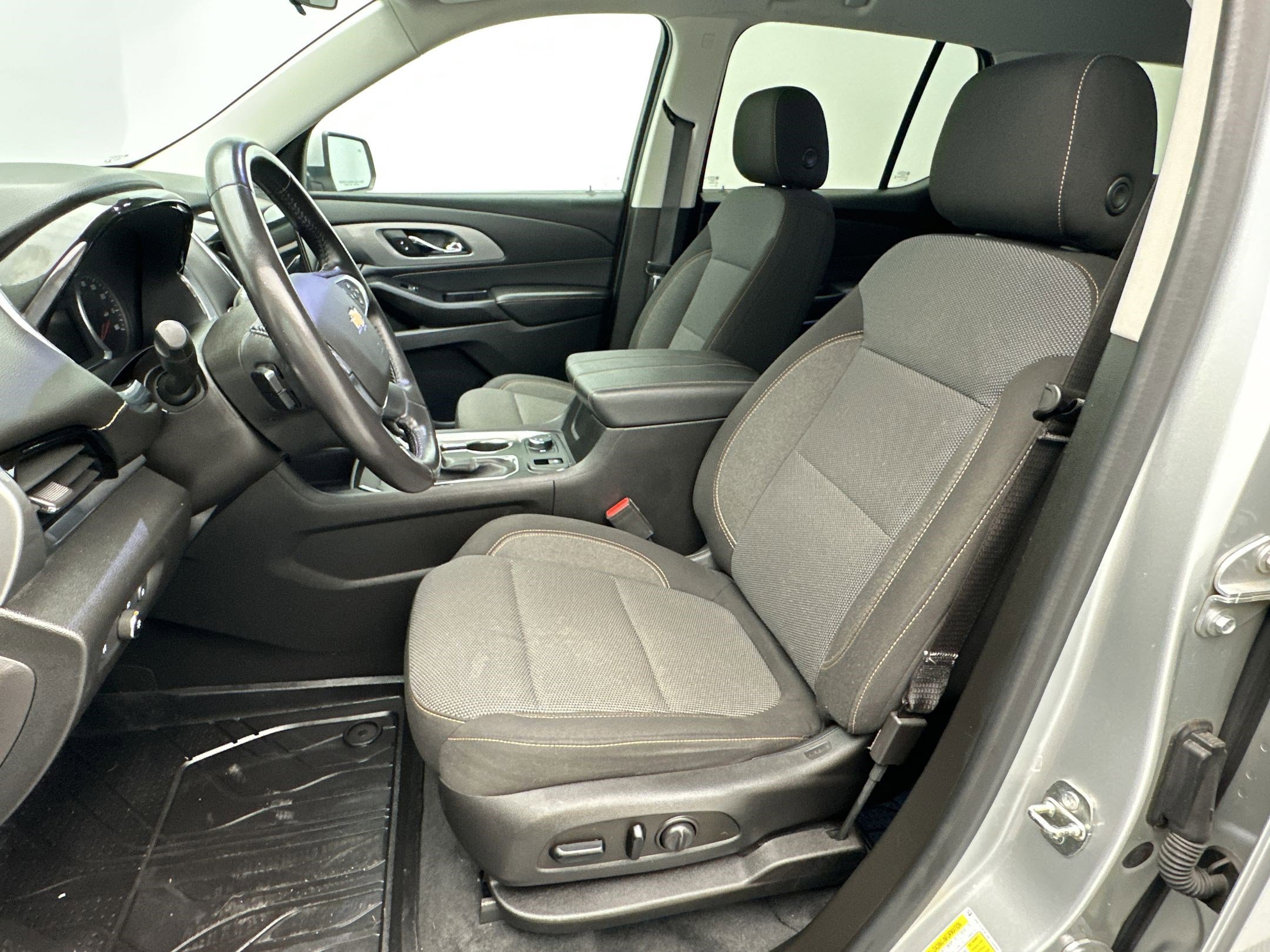 Used 2021 Chevrolet Traverse LT w/ LPO, Floor Liner Package image 5