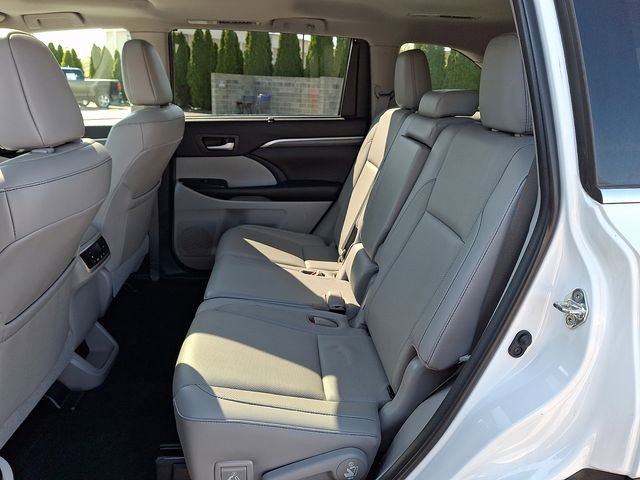 Used 2019 Toyota Highlander Limited w/ Carpet Mat Package (TMS) image 9