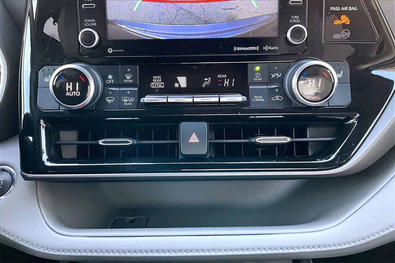 Used 2022 Toyota Highlander XLE image 18
