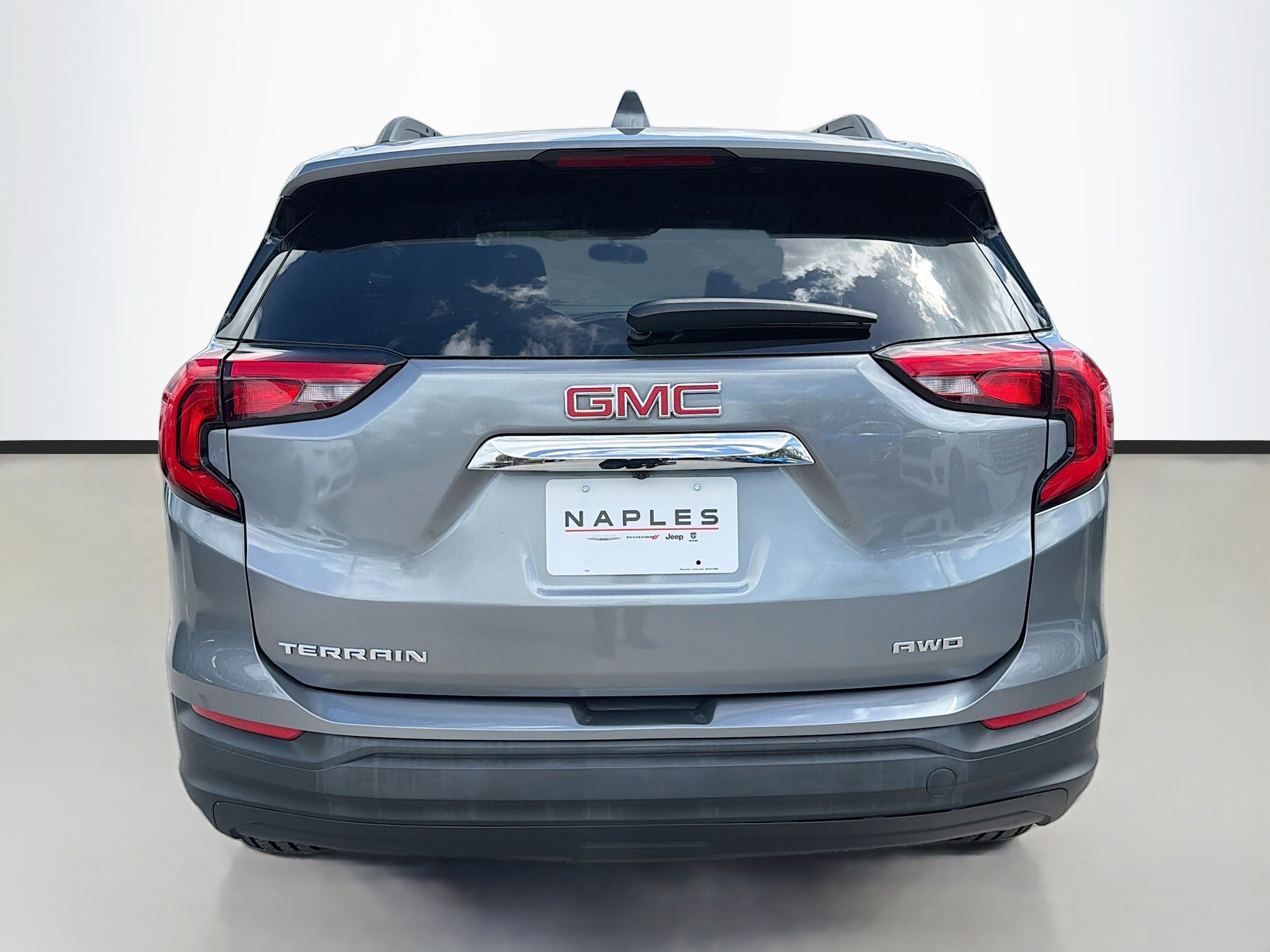 Used 2020 GMC Terrain SLE w/ Driver Convenience Package image 4