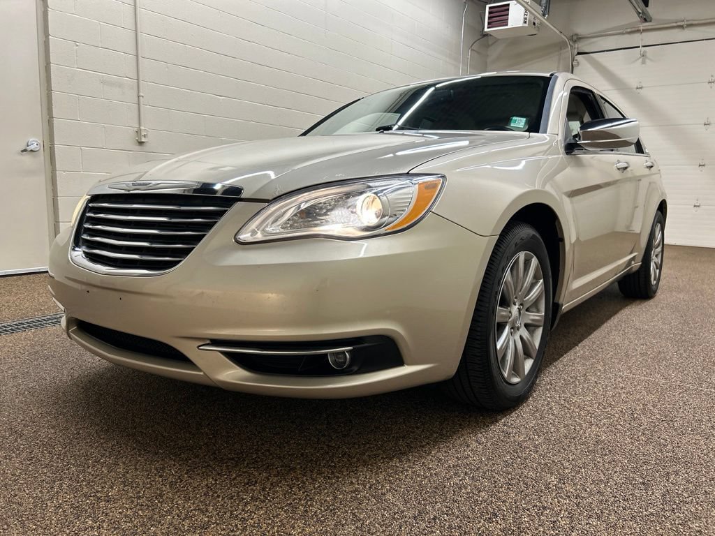 Used 2014 Chrysler 200 Limited FWD image 5