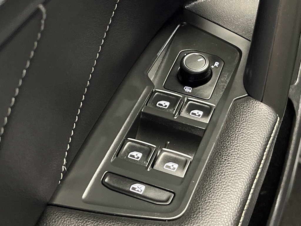 Used 2024 Volkswagen Tiguan SE R-Line AWD/4WD image 19