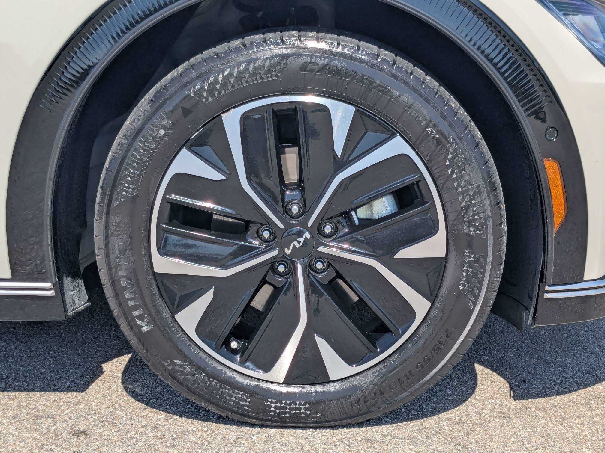 Certified 2022 Kia EV6 Wind w/ Wind Technology Package AWD/4WD image 9