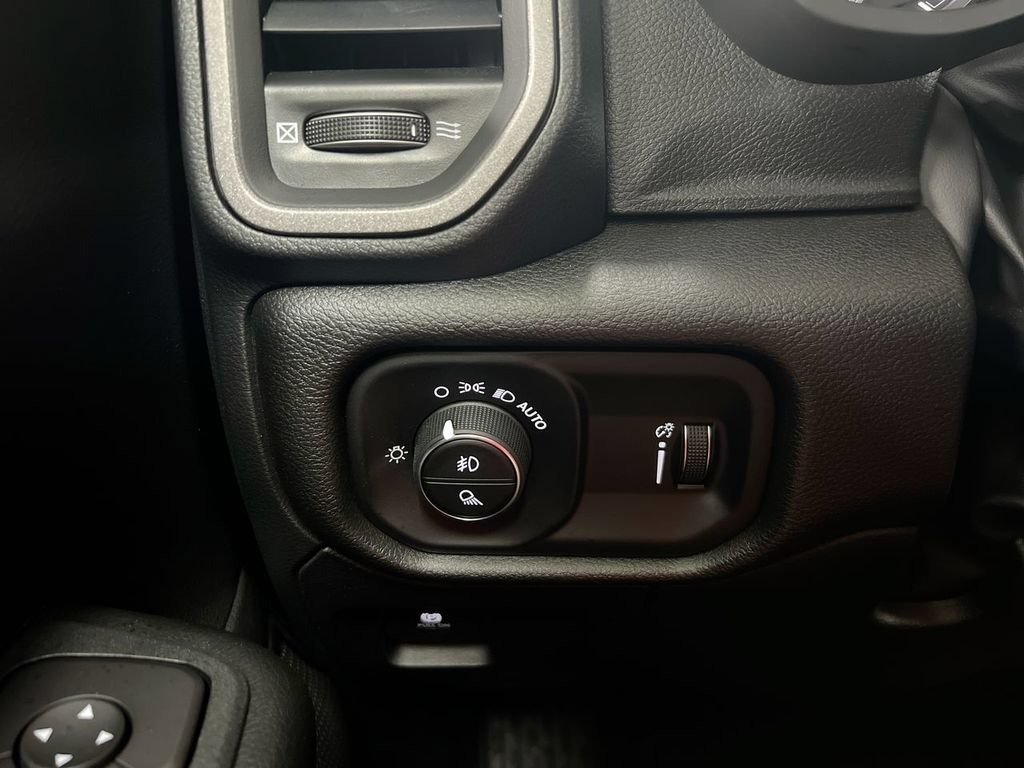 New 2026 RAM 1500 Express AWD/4WD image 18
