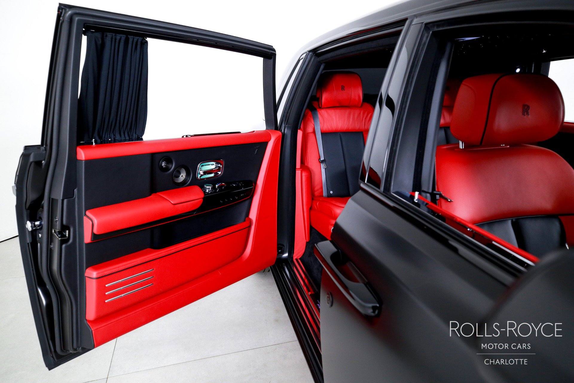 Used 2024 Rolls-Royce Phantom Extended Wheelbase w/ The Phantom Package image 29