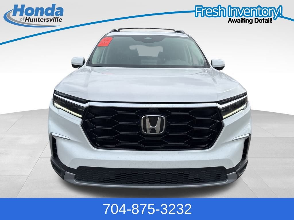 Used 2025 Honda Pilot Elite image 3