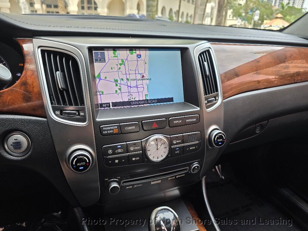 Used 2013 Hyundai Equus Signature RWD image 9