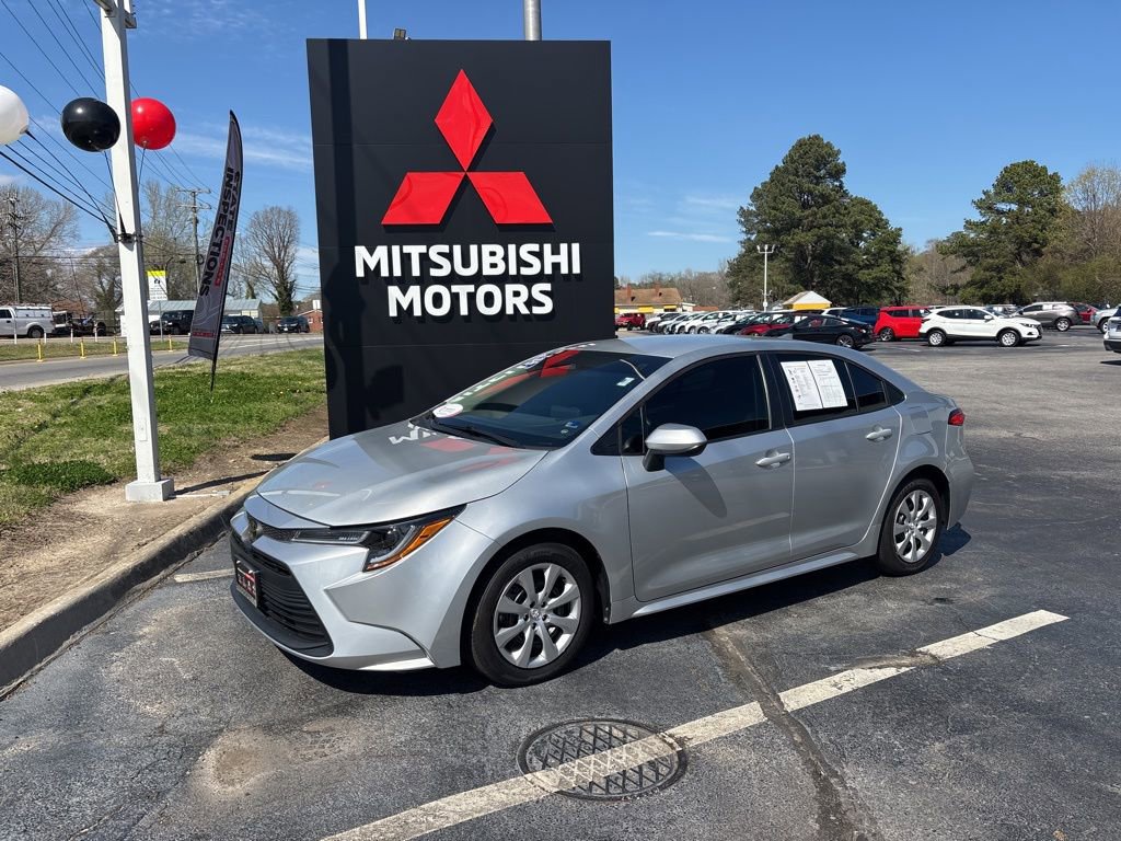 Used 2024 Toyota Corolla LE FWD image 2