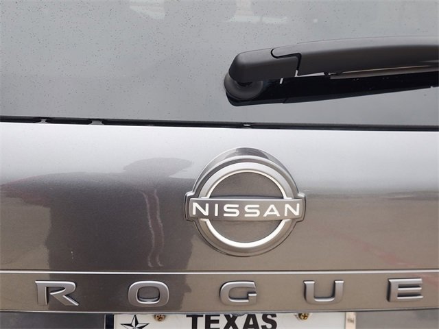 Used 2025 Nissan Rogue SV w/ SV Premium Package FWD image 9
