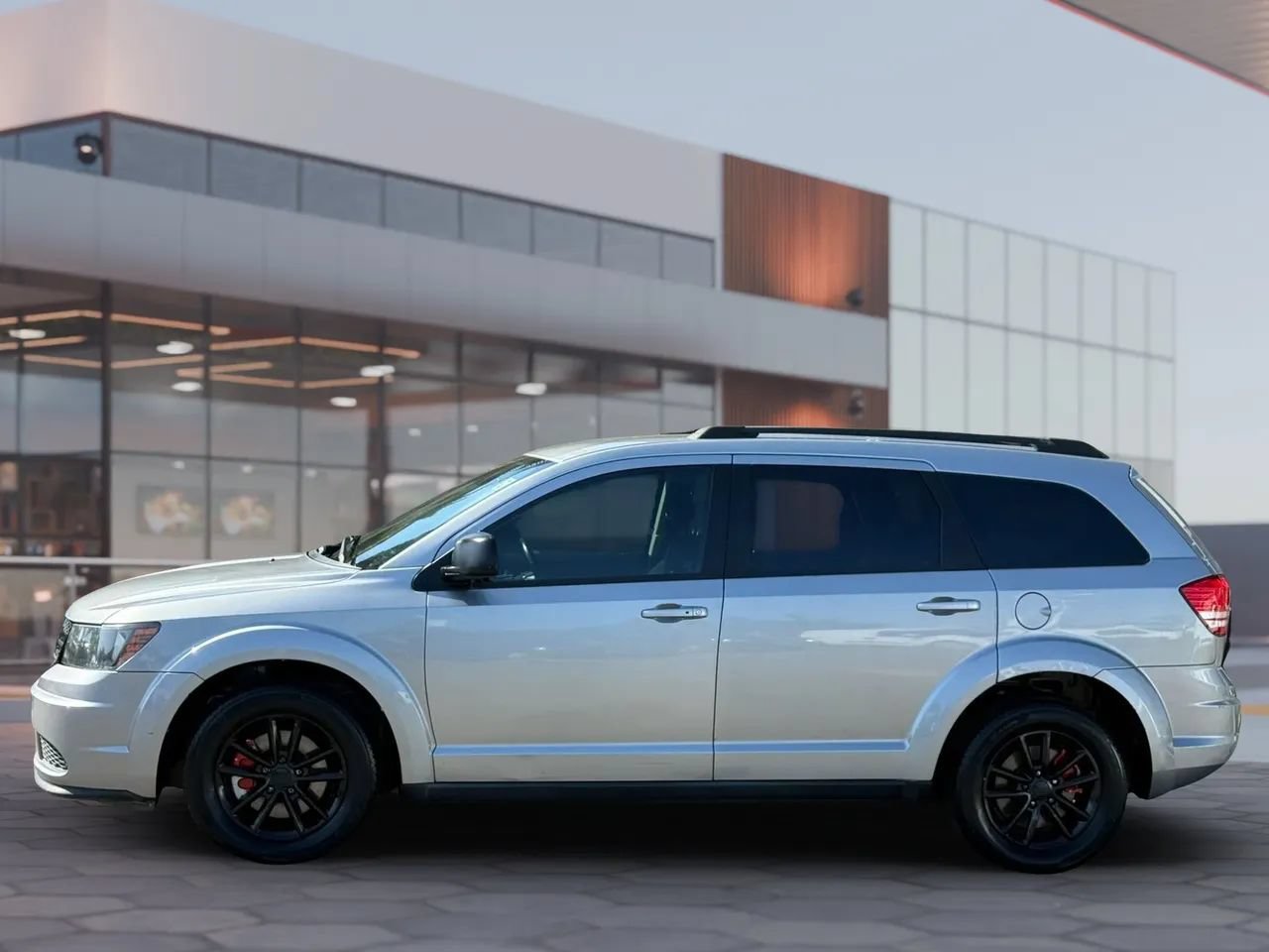 Used 2020 Dodge Journey SE w/ SE Popular Equipment Group FWD image 3