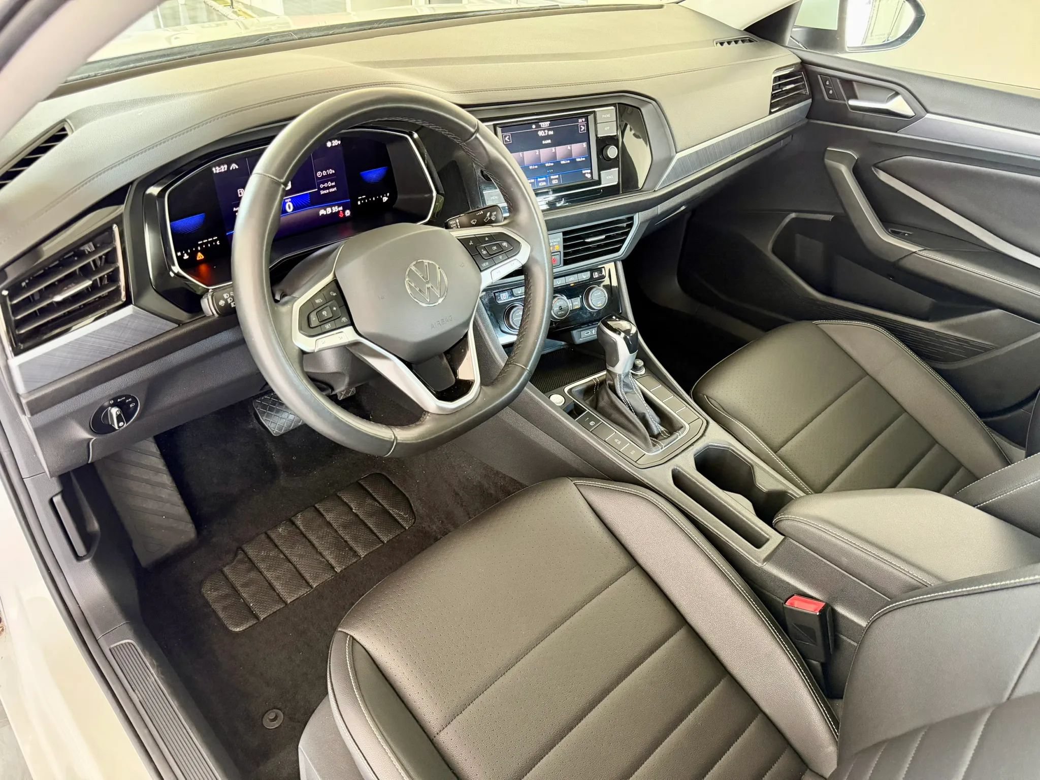 Used 2023 Volkswagen Jetta SE w/ Panoramic Sunroof Package FWD image 20