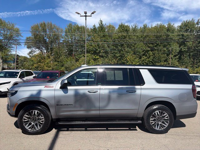 Used 2025 Chevrolet Suburban Z71 AWD/4WD image 4
