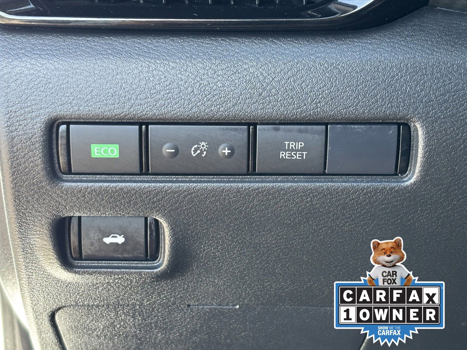 Certified 2025 Nissan Sentra SR FWD image 32