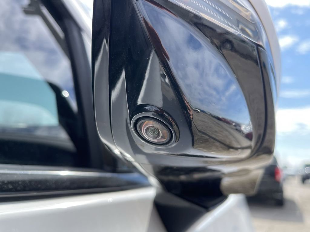 Used 2022 Chevrolet Suburban RST w/ Luxury Package image 12