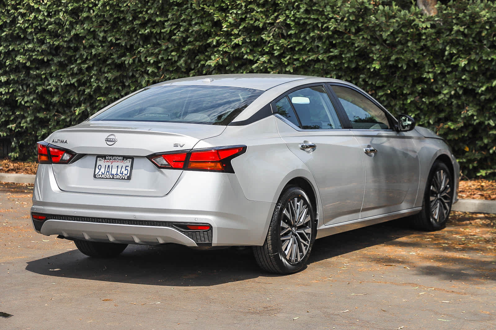 Used 2024 Nissan Altima 2.5 SV FWD image 6