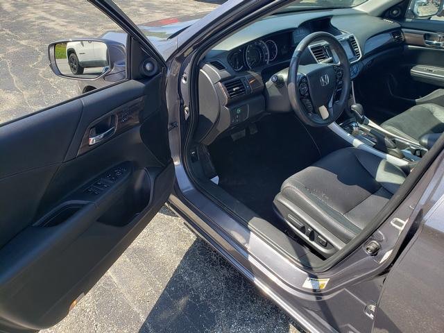 Used 2017 Honda Accord EX-L image 9