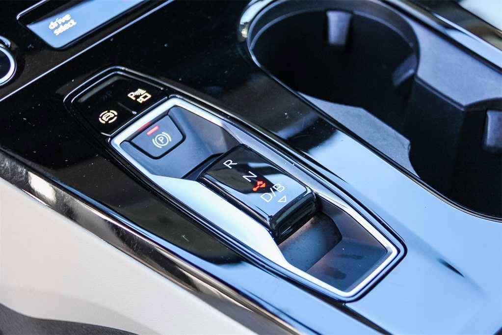 Used 2025 Audi Q6 e-tron Premium Plus image 20