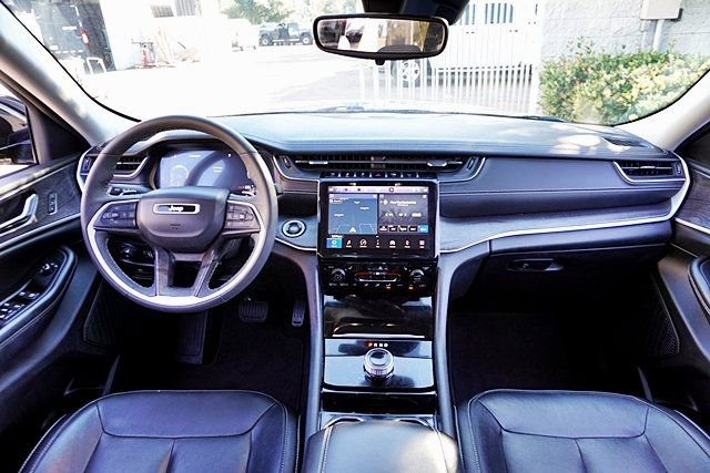 Used 2023 Jeep Grand Cherokee Limited w/ Trailer Tow Prep Group (B) image 18