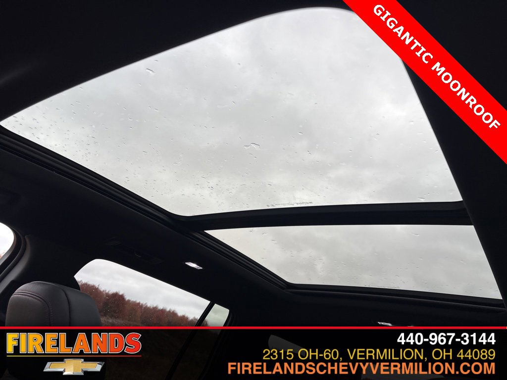 New 2026 Chevrolet Traverse RS image 3