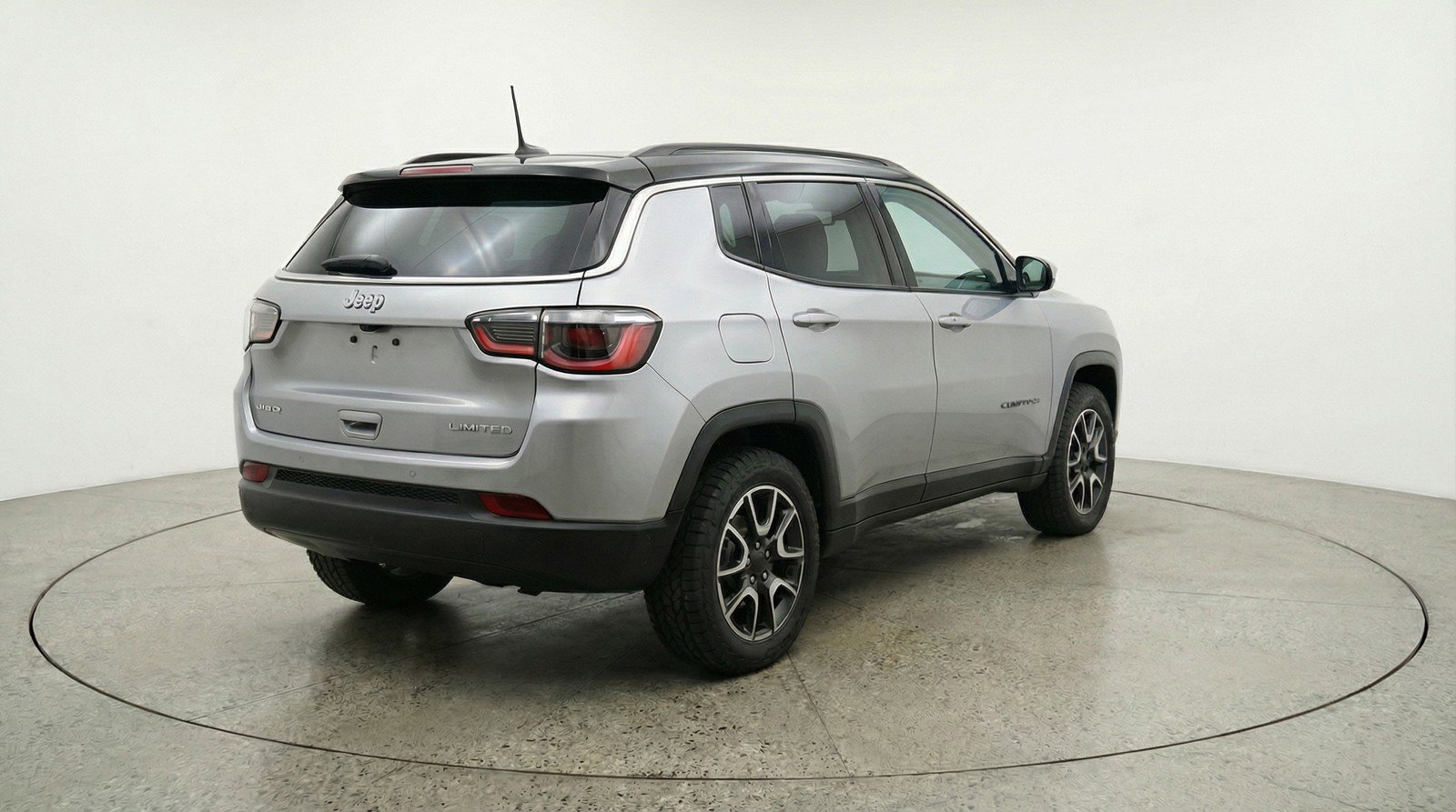 Used 2025 Jeep Compass Trailhawk image 9