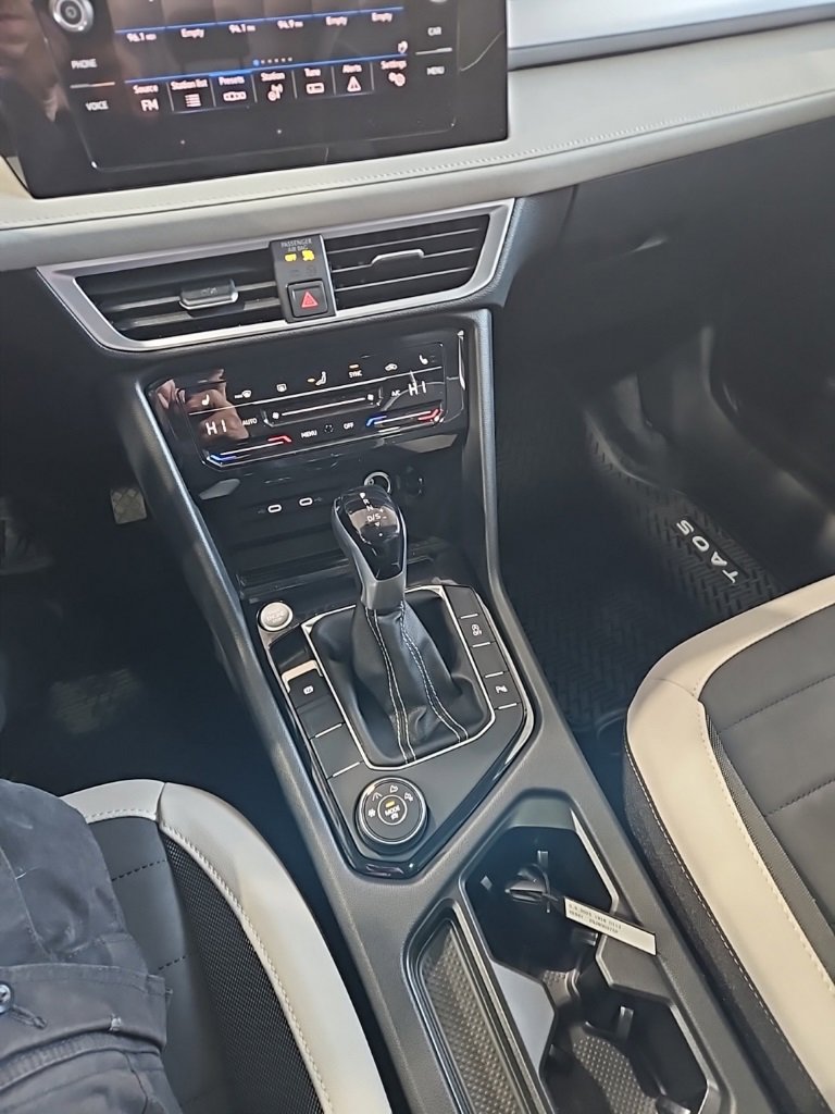 New 2026 Volkswagen Taos SE image 32