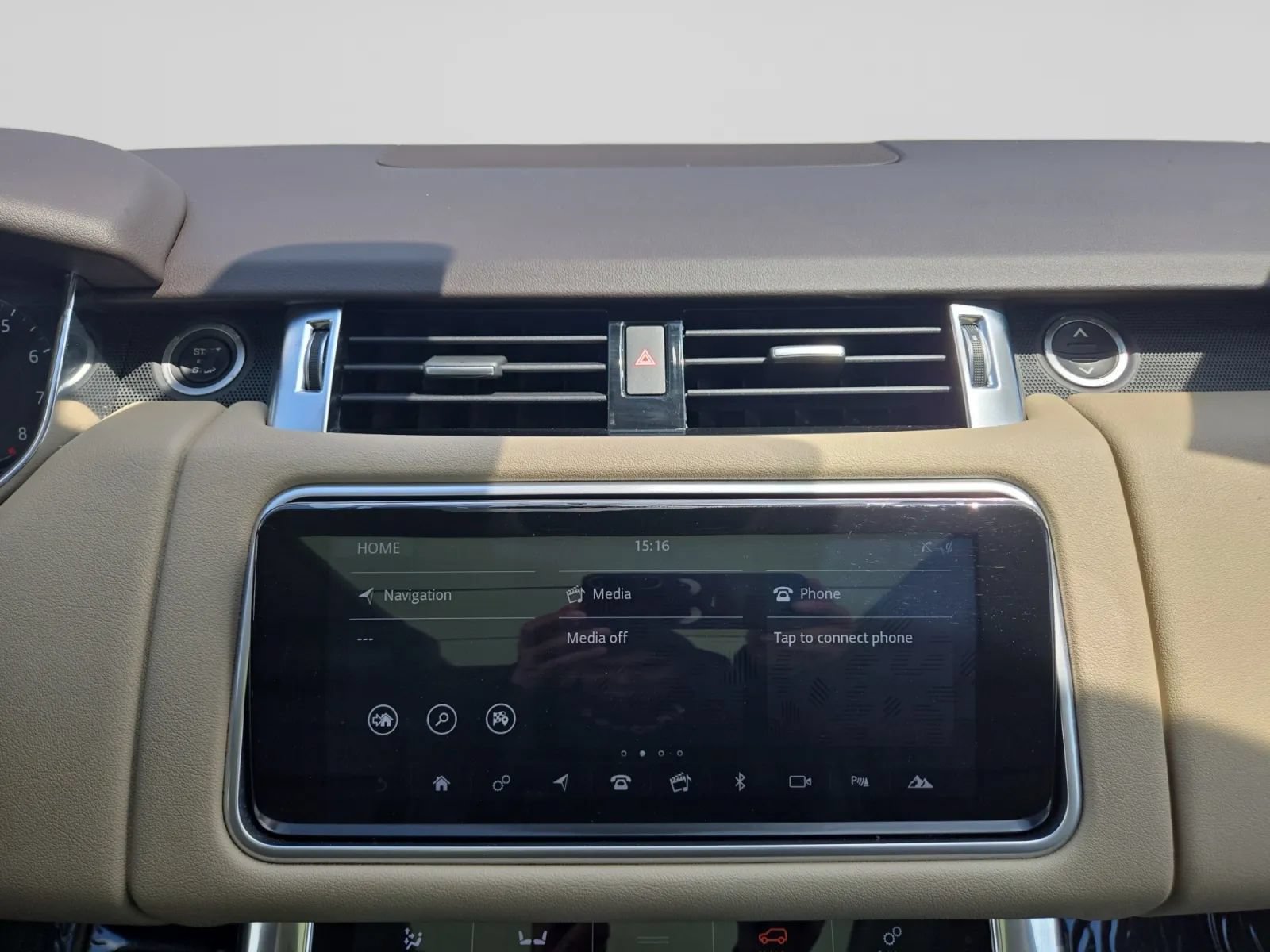 Used 2018 Land Rover Range Rover Sport HSE AWD/4WD image 18