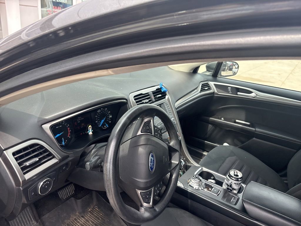 Used 2017 Ford Fusion SE FWD image 12