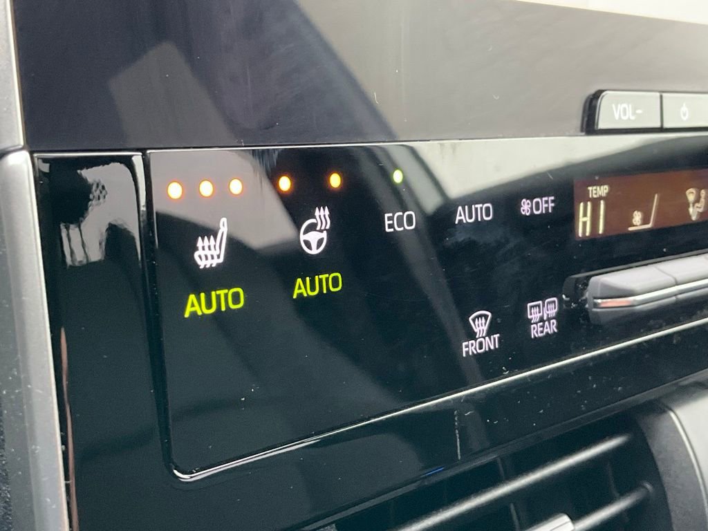 Used 2024 Toyota bZ4X XLE w/ Weather Package image 9