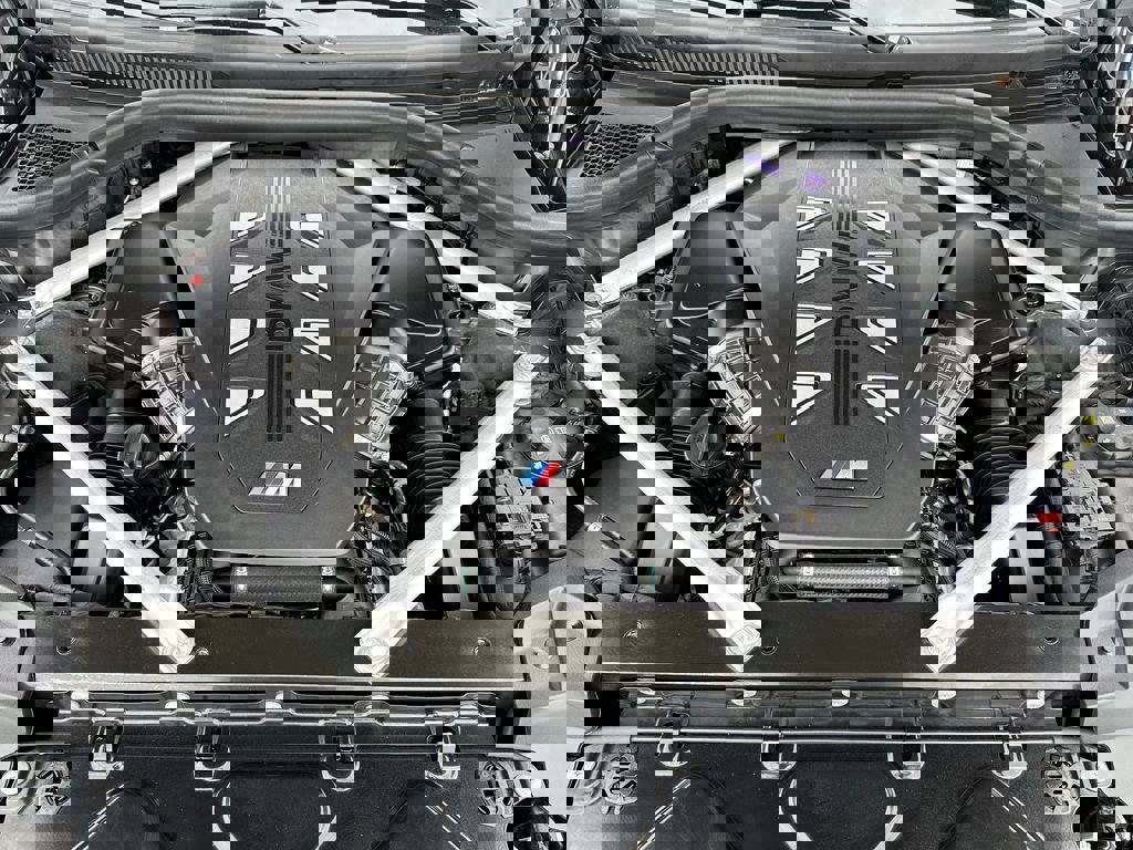 Used 2025 BMW X7 M60i image 32