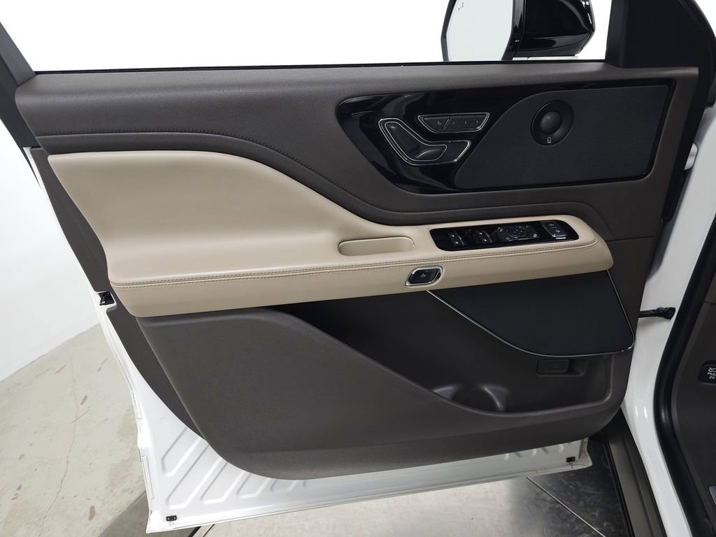 Used 2020 Lincoln Aviator Reserve w/ Equipment Group 201A AWD/4WD image 18