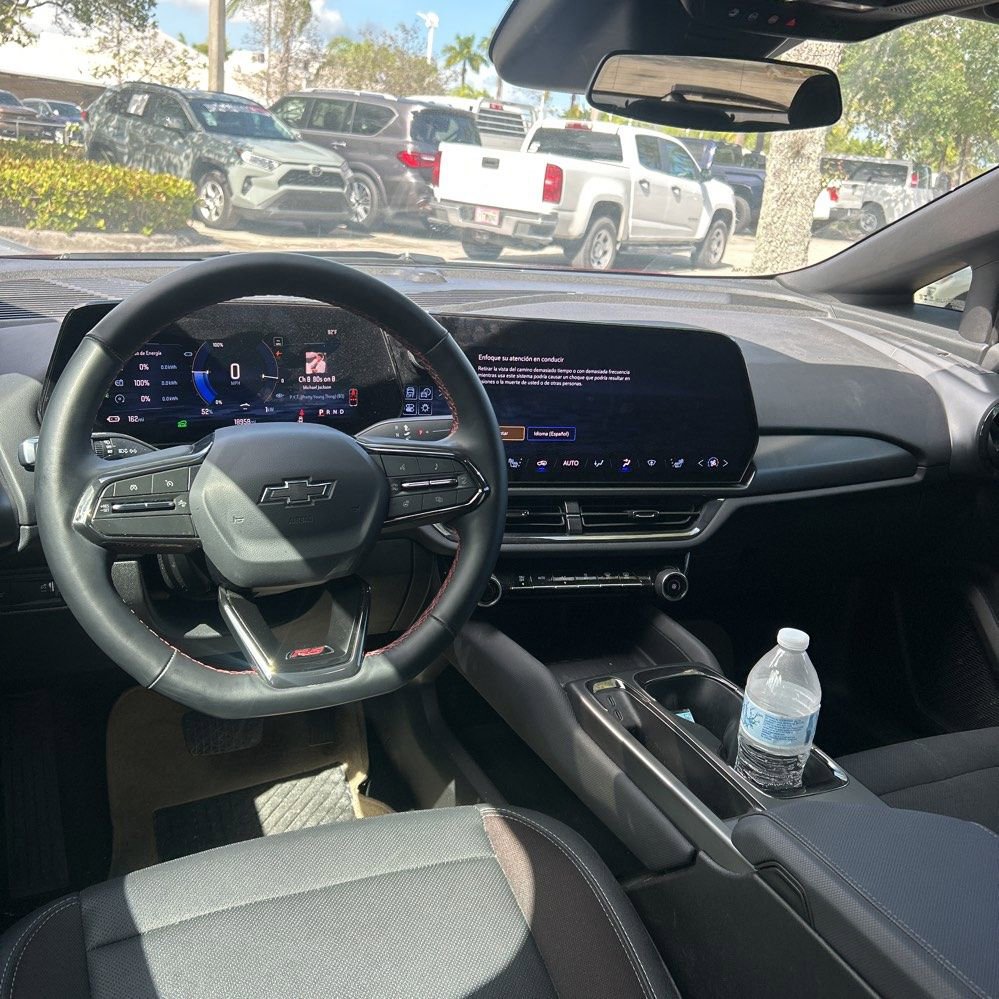 Used 2025 Chevrolet Equinox EV RS image 2