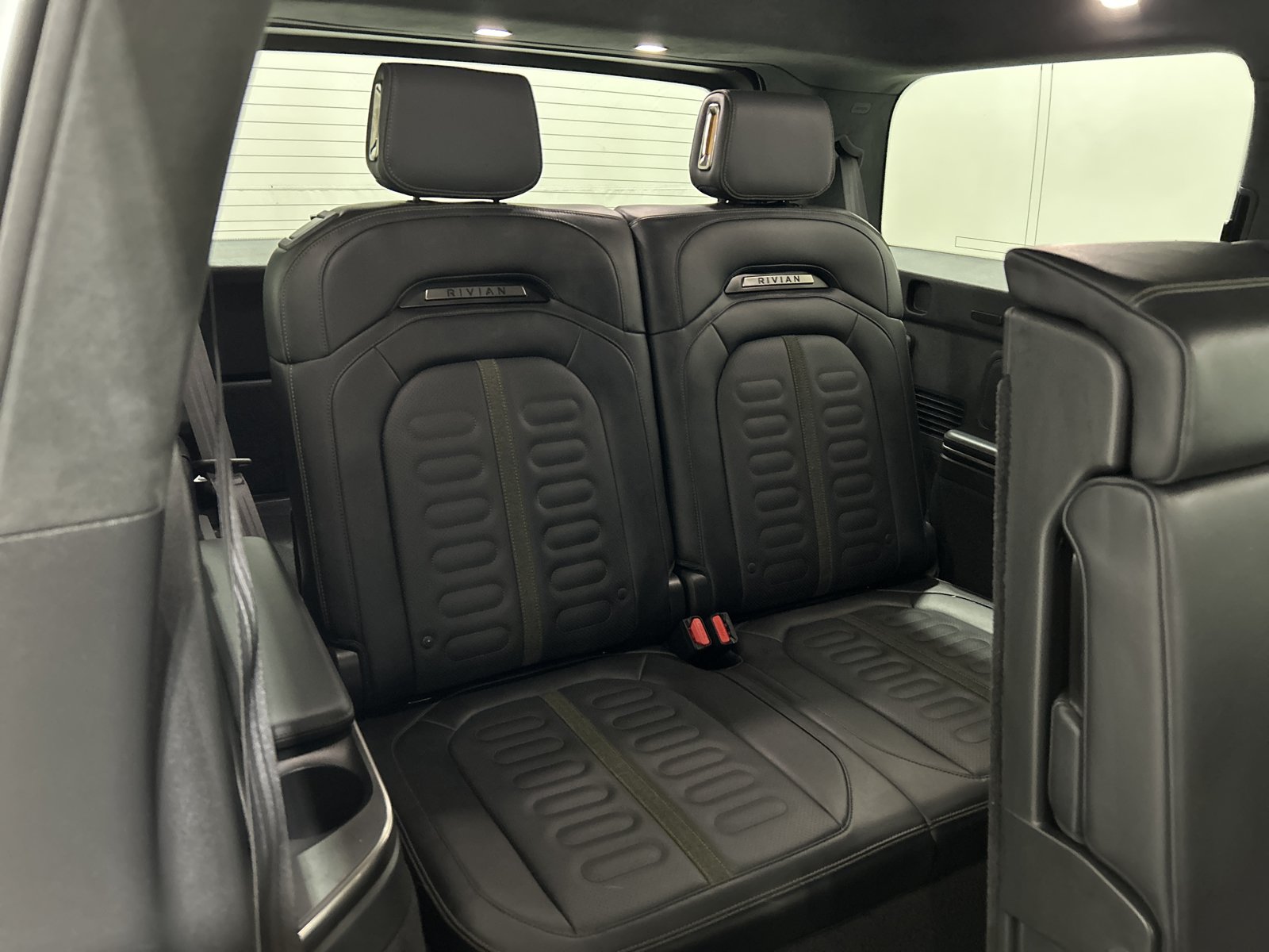 Used 2024 Rivian R1S Adventure AWD/4WD image 25