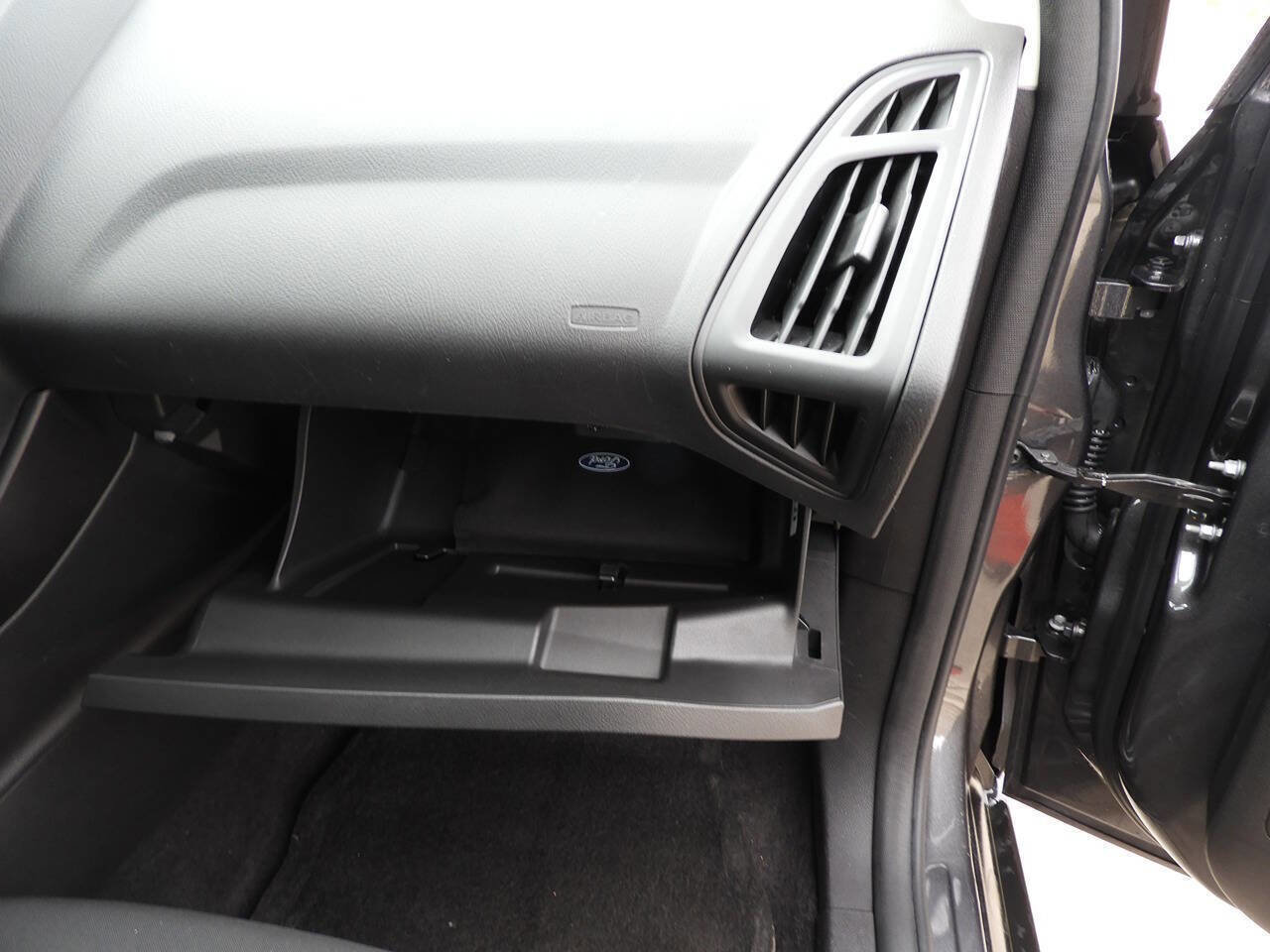 Used 2017 Ford Focus SE image 34