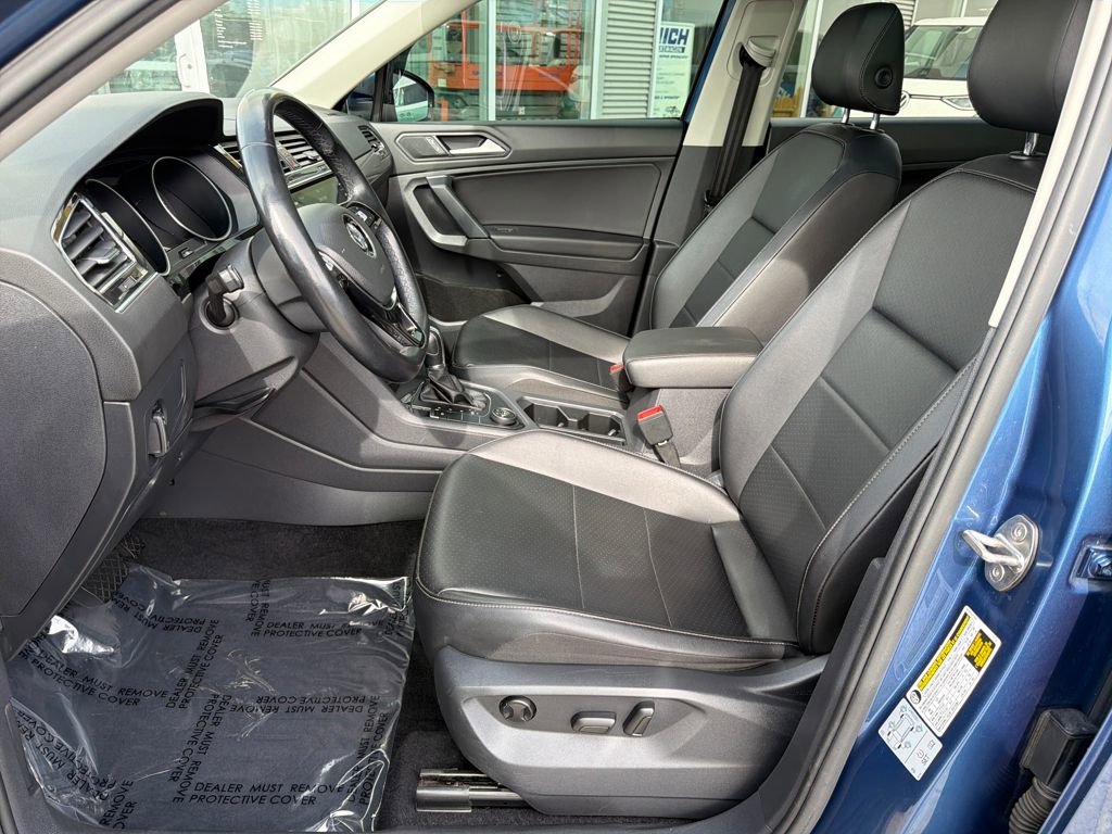 Used 2019 Volkswagen Tiguan SE w/ Panoramic Sunroof Package image 9