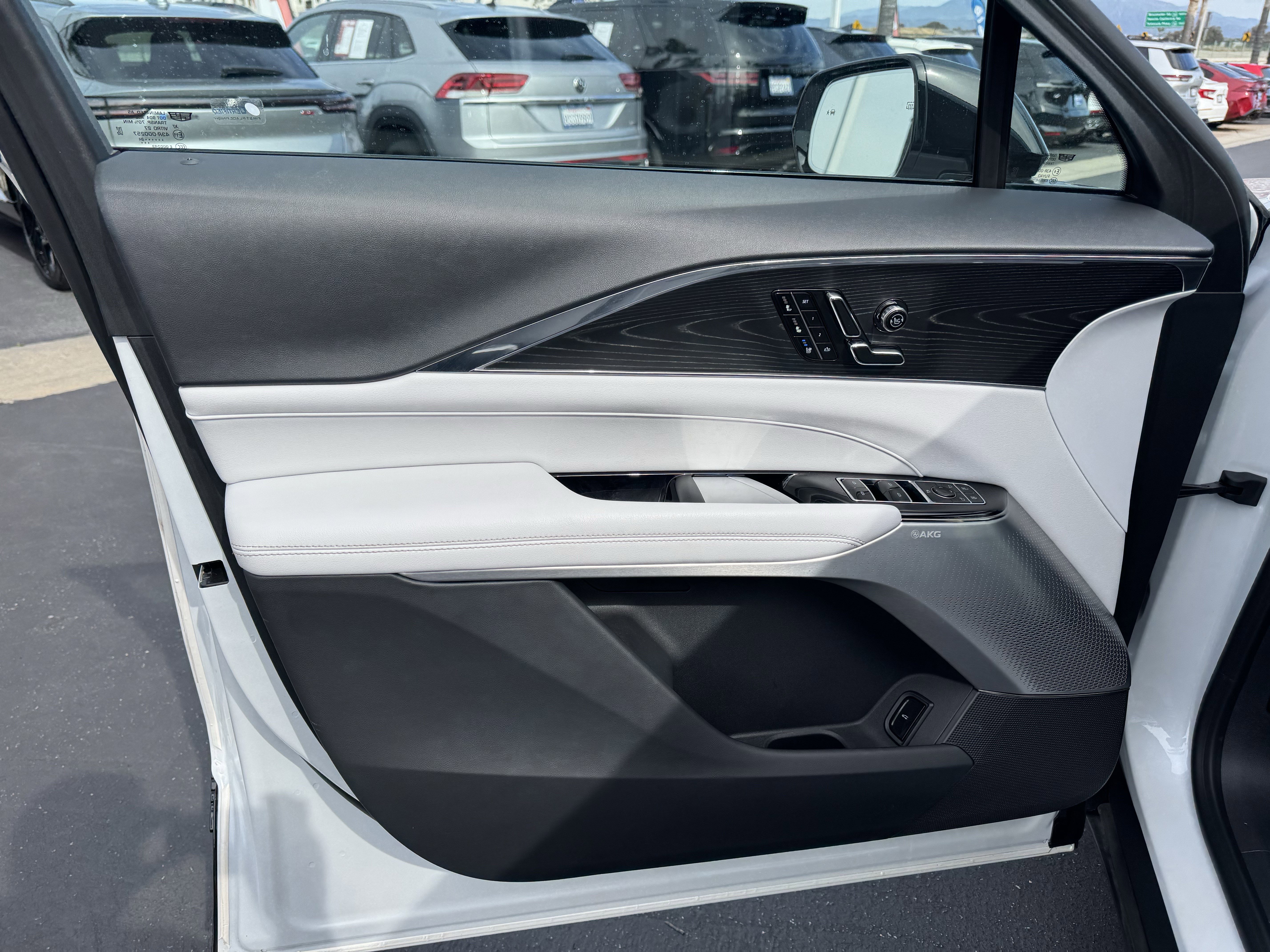 Used 2024 Cadillac Lyriq Luxury AWD/4WD image 16