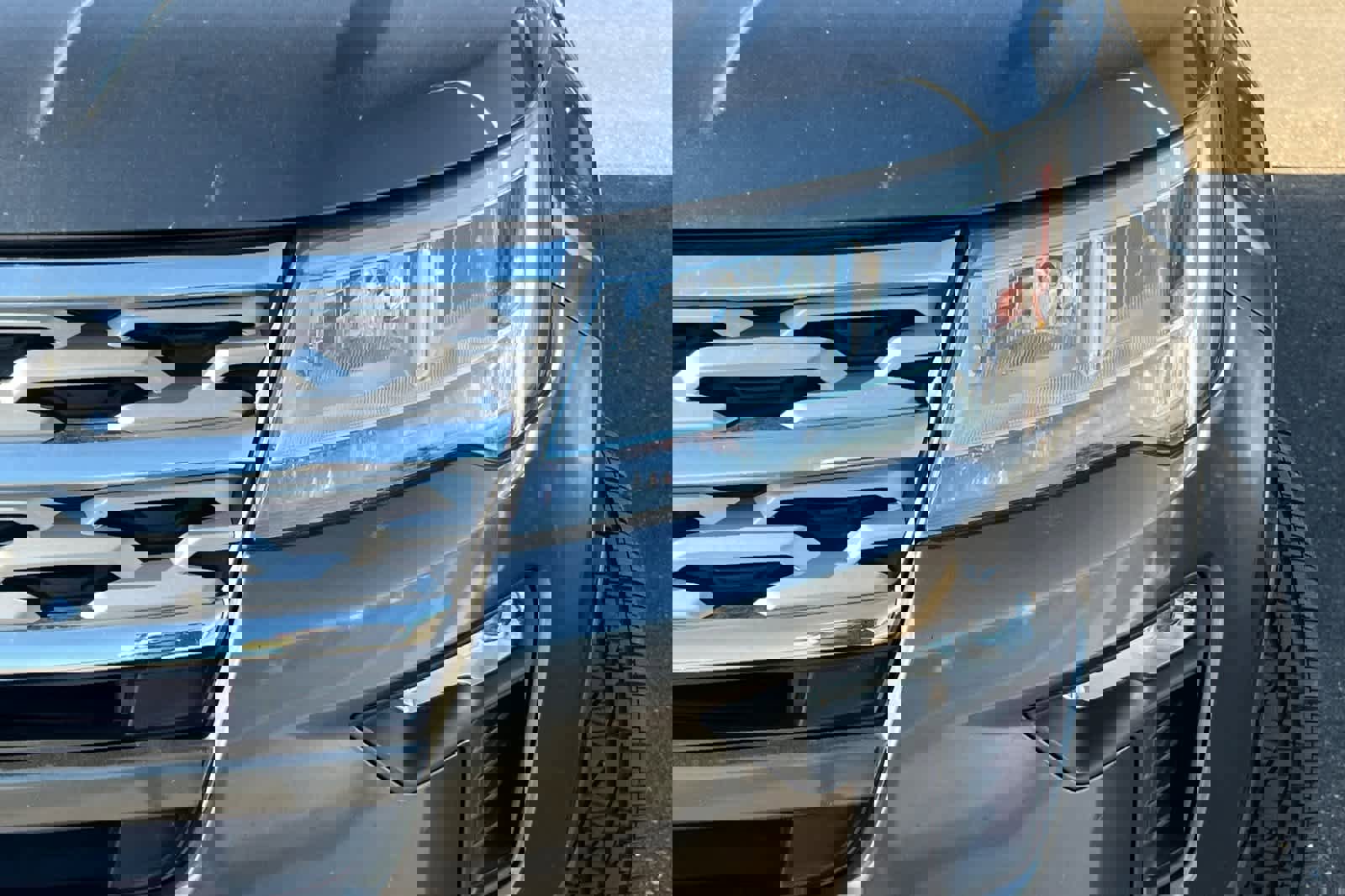 Used 2019 Ford Explorer Limited w/ Class III Trailer Tow Package FWD image 11