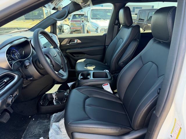 New 2026 Chrysler Voyager LX FWD image 12